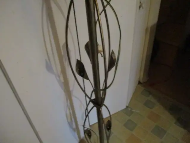 VINTAGE ART DECO STYLE FLOOR LAMP WITH SHADE-BUDDING FLOWERS! in Arts & Collectibles in Laval / North Shore - Image 11