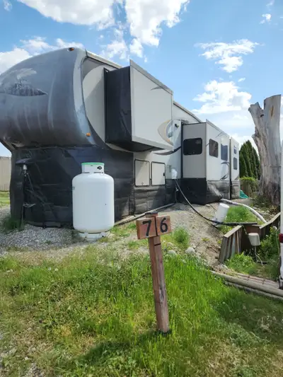 2012 Blue Ridge Forest River 40 ft RV with 4 Slides Very well maintained tan colored RV for sale ava...