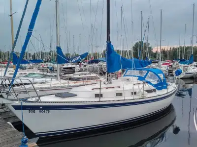 Own an upgraded, well maintained Ontario cruising yacht. Fully kitted and ready to sail away. 2 Head...
