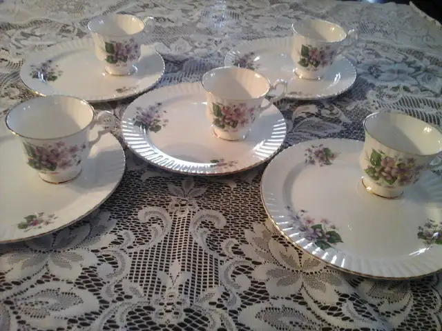 BONE CHINA CUPS & DESSERT PLATES Set/6 -VIOLETS, ROYAL WINDSOR63804732419843120