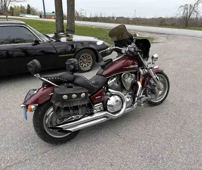 2003 Honda VTX 1800C, great condition with low mileage(13,789!) Cobra exhaust, Memphis Shades Batwin...