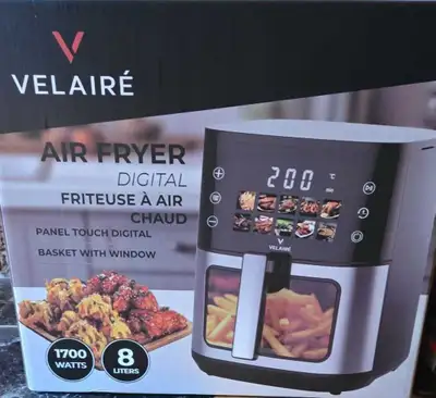 Air Fryer Digital 8 litres, 1700 watts , panier avec fenêtre, neuve dans sa boite. demande 125$ 2 de...