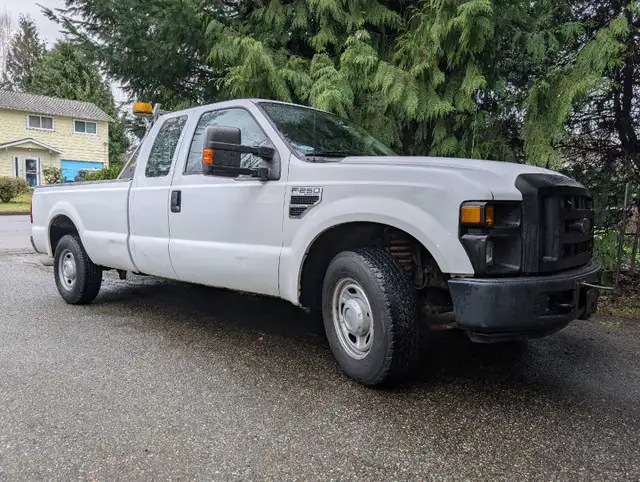 2010 Ford F-250 Super Duty – Low KM – Reliable Work Truck in Cars & Trucks in Mission - Image 3