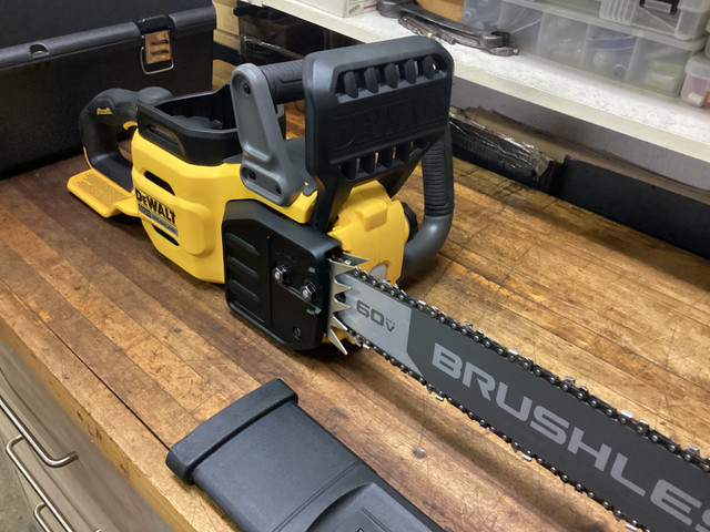 DEWALT 60v MAX BRUSHLESS FLEXVOLT 20” CHAINSAW / CASE in Power Tools in Barrie - Image 2