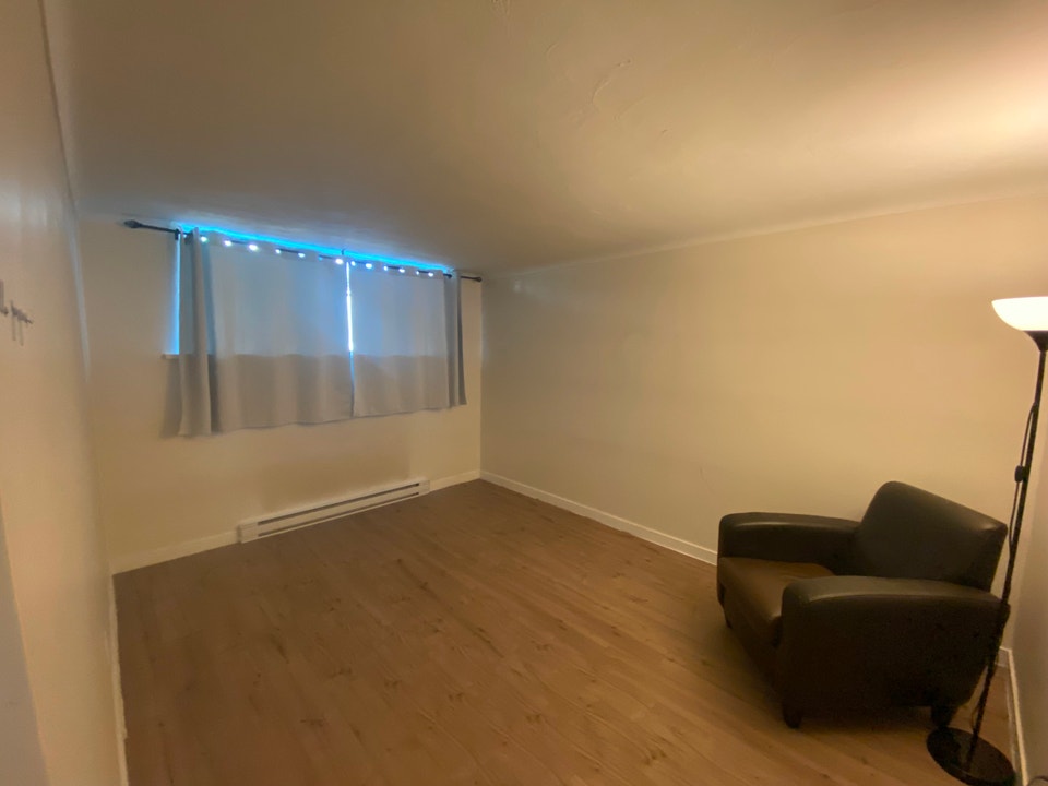 Clean renovated apartment. Ready for October 5