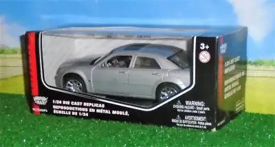 Modèle MotorMax Diecast...De ma collection...Chrysler 300C Hemi flambant neuf dans boîte...Echelle 1...