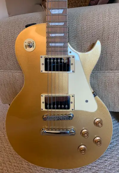 This Renegade electric guitar is ready to rock, featuring a Les Paul style body, dual humbucker pick...