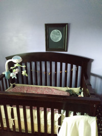Adjustable baby's crib with mattress