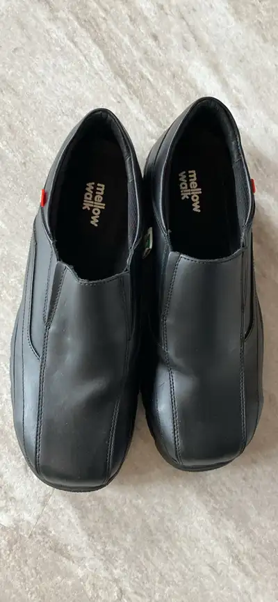 Découvrez ces souliers de travail Mellow Walk, parfaits pour une protection fiable avec leur cap d'a...