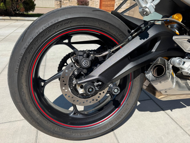 Triumph Street Triple RS 765 dans Motos sport  à Ville de Montréal - Image 4