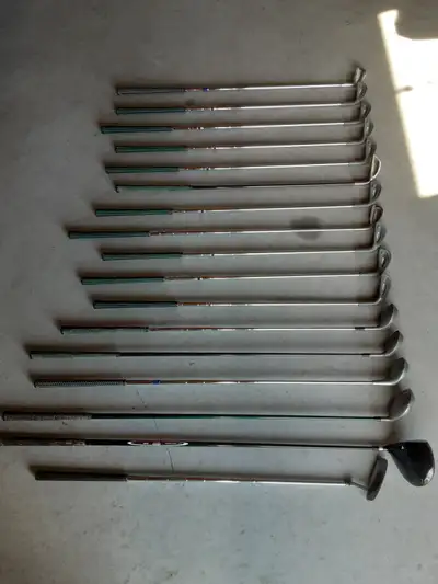 Batons de golf variés., View more
