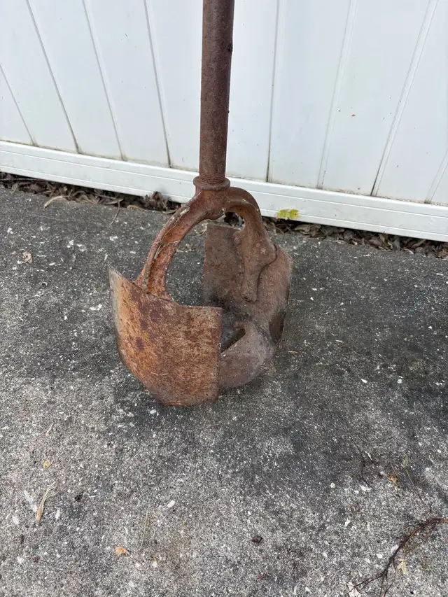Vintage Hand Post Hole Auger566988644822568961