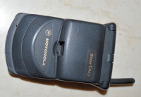 MOTOROLA STARTAC FLIP PHONE with chargers