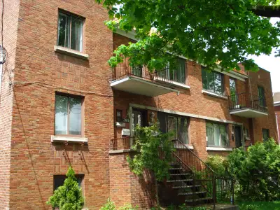 Beautiful 5 1/2 cote des neiges apartment 3 Bedrooms + living room. apartment close to all amenties,...