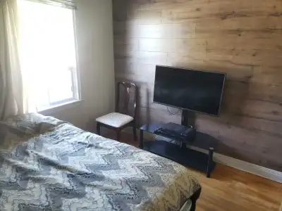 Chambre privée à louer 750 $ Chambre bien située ** CLIMATISÉE **(système à air poussé central) situ...