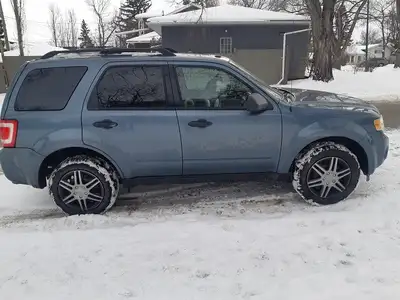 SELLING OUR 2011 FORD ESCAPE AWD FOR $4500 YES, IT IS AVAILABLE ACTIVE STATUS AUTOMATIC AND AWD BRAN...