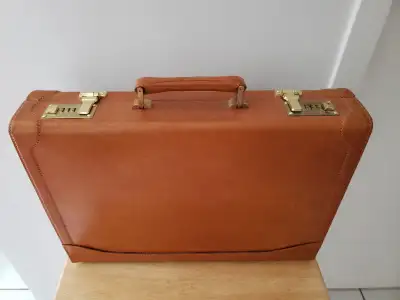 - New Real Leather Briefcase, never used - Contains 3 main compartments and 2 inner pockets - 3 digi...