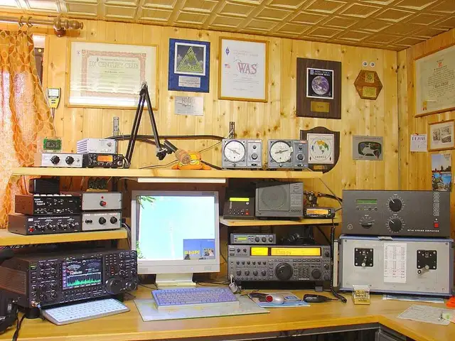 Ham Radio Rescue/Clean up and Removal in General Electronics in Oshawa / Durham Region - Image 2