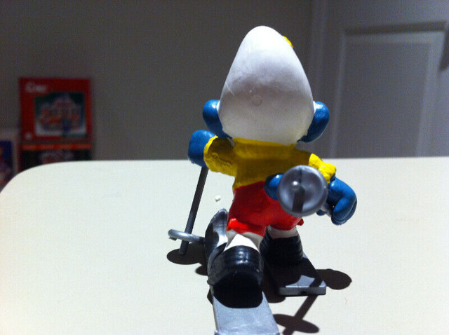 Super Smurfs - Vintage Cross Country Ski Smurf in Arts & Collectibles in Ottawa - Image 3