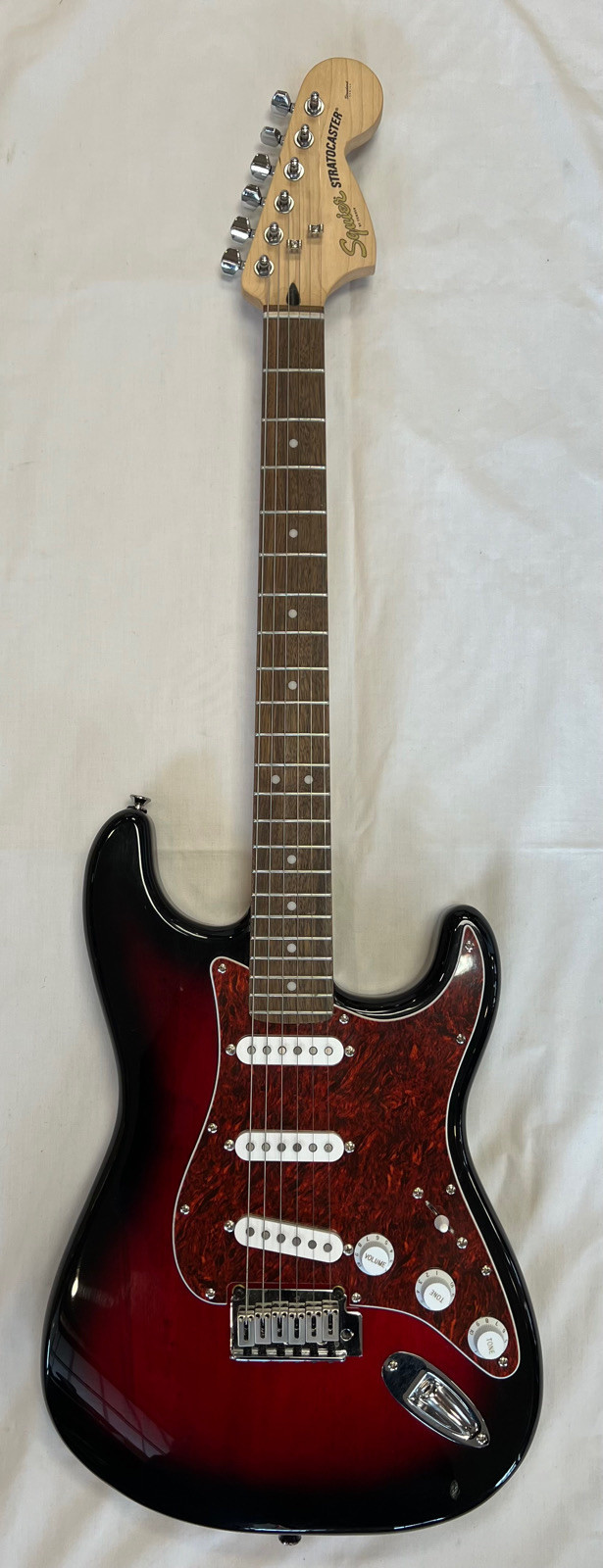 Squier Stratocaster Electric Guitar in Guitars in Thunder Bay - Image 3