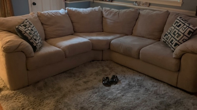 Large sectional beautiful comfy couch like new in Couches & Futons in Bedford