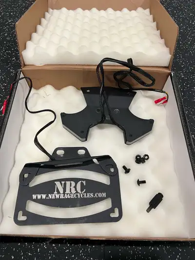 Decided to switch to another tail tidy so selling this one. Comes with everything. Including plastic...