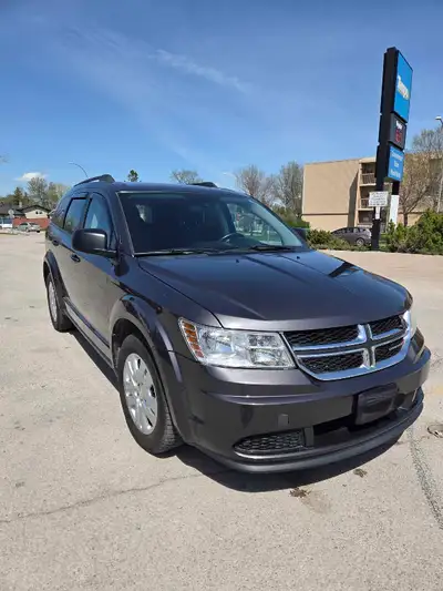 This grey 2015 Dodge Journey is a versatile SUV perfect for families and adventurers alike. While it...