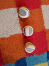KNOBS FROM KENMORE WASHING MACHINE.  3$ EACH
