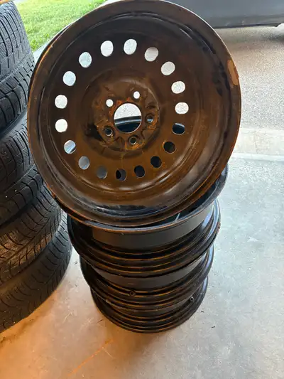 These GMC Terrain rims are a set of 4 from winter tires, perfect for those seeking reliable replacem...