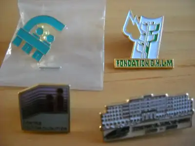 5 épinglettes "pin" reliées au milieu hospitalier (Hopital Mont Joli 50 ans, Fondation Centre Hospit...
