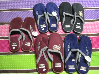 I AM SO OFFERING 5 PAIRS OF BRAND NEW BLUE, BLACK AND BURGANDY BEDROOM SLIPPERS FOR MEN OR WOMEN AT...