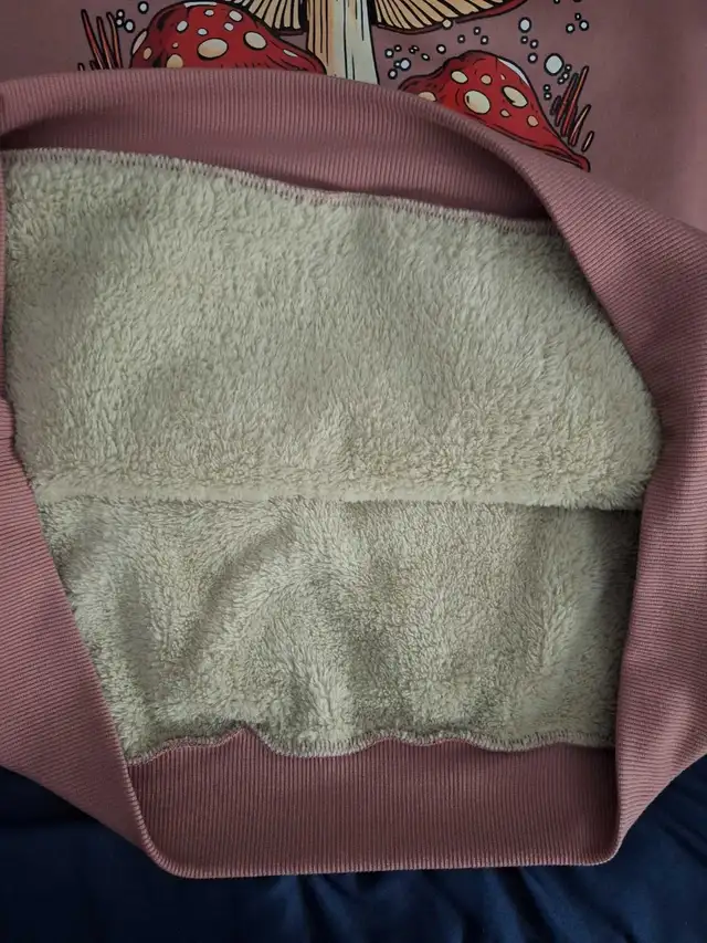 Womens XL Hoodie in Women's - Tops & Outerwear in Winnipeg - Image 5