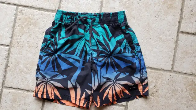 Maillot de bain pour garçon 8 ans in Kids & Youth in Laval / North Shore - Image 3
