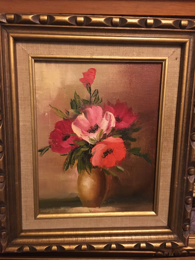 Red flowers in vase in Arts & Collectibles in Ottawa - Image 3