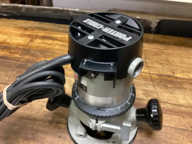 PORTER CABLE 6902 TYPE 5 H. D. 1 3/4 HP FIXED BASE 1/4” ROUTER in Power Tools in Barrie - Image 8