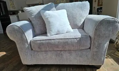 Soft Chenille Broyhill Oversized Chair , View more