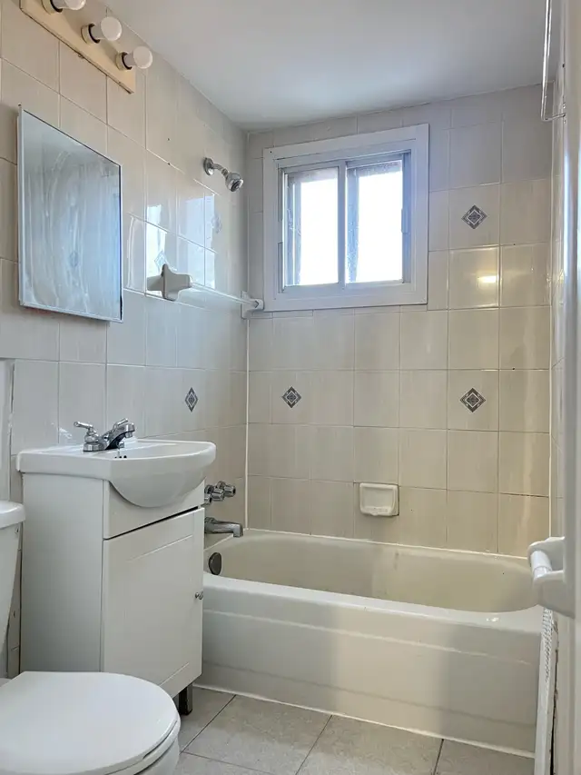 1 Bedroom & 1 Bathroom | 1050$ in Other in City of Montréal - Image 3