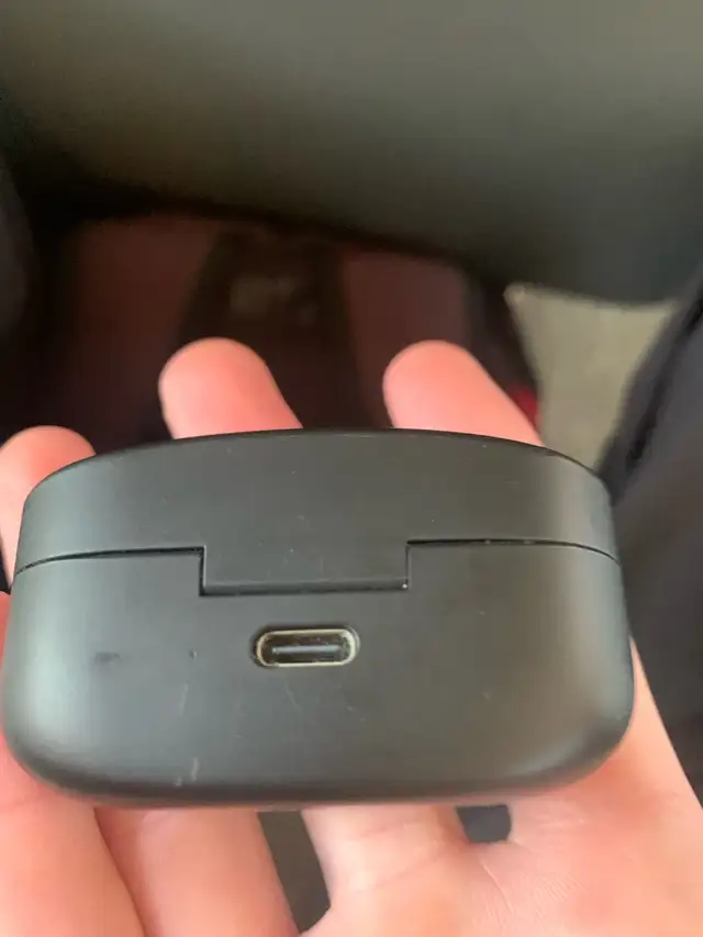 Sony WF-1000XM4 Earbuds in Headphones in Guelph - Image 4