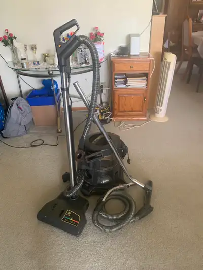 Rainbow Vacuum Cleaner, eSeries with shampooer and all the attachments included. In very good condit...