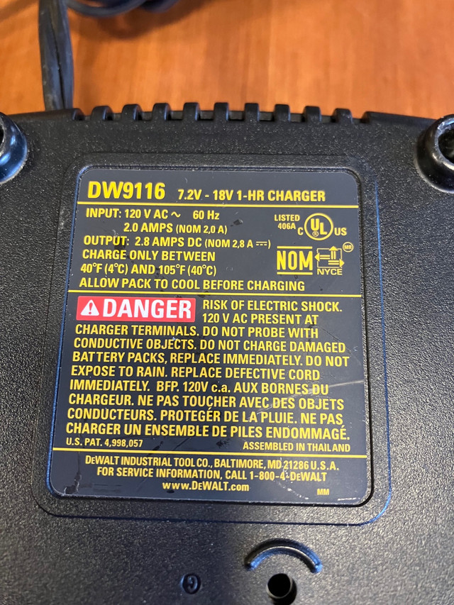 DeWalt DW9116 NiCd charger dans Outils électriques  à Ville de Montréal - Image 2