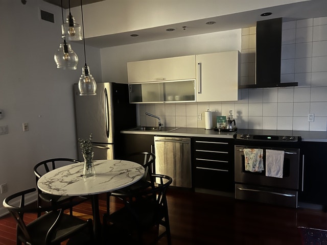 Old Montreal Loft Apartment — photo 3