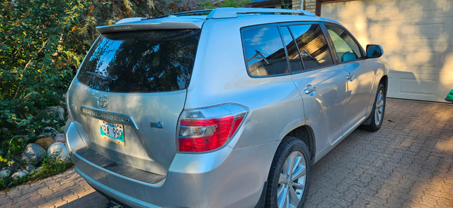 2009 Toyota Highlander Hybrid AWD 3 Row Crossover in Cars & Trucks in Brandon - Image 3