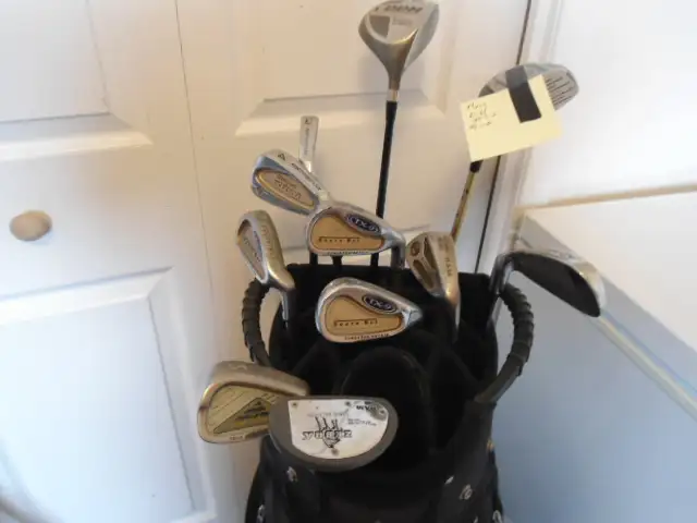 SET OF MEN'S RIGHT HANDED GOLF CLUBS WITH GOLF BAG  52 in Golf in Sudbury - Image 11