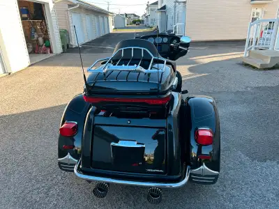 1800cc Couvert pellicule Appuie pied Parc choque Garde boue Porte bagage Dossier Pneu neuf avant
