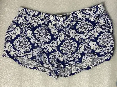 O'Neill Women Shorts - Size XS, View more