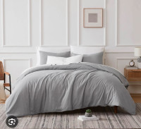 Queen size duvet from Bed Bath Beyond. Brand new never used
