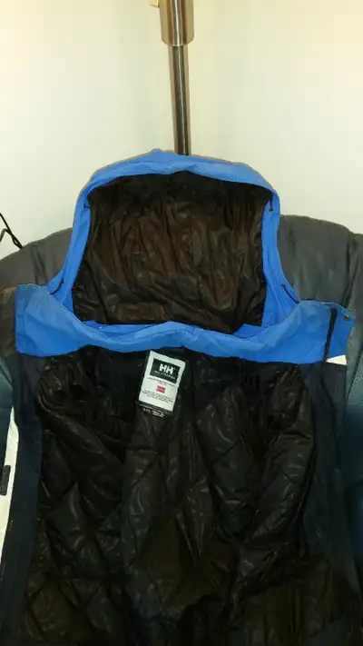 Mens Extra Large Helly Hansen Winter Coat for the cold weather. Very good conditionand not used a wh...