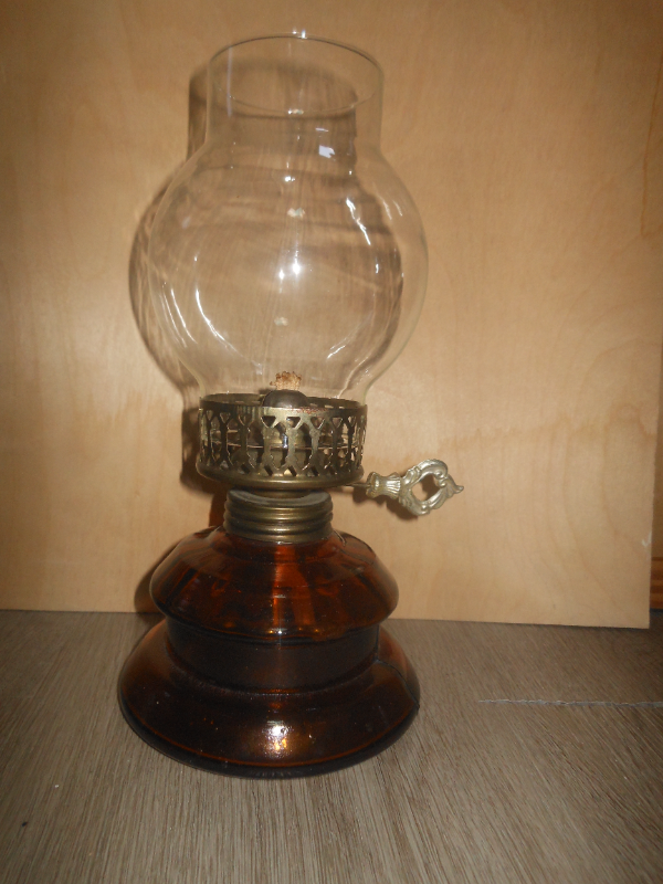 Glass Oil Lamp or Oil Lamp-Flare top in Arts & Collectibles in City of Montréal - Image 4