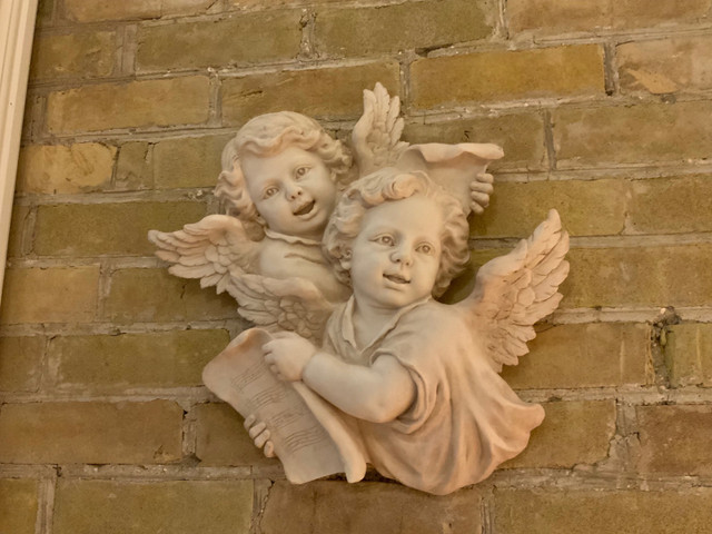 LARGE CHERUB WALL HANGING in Home Décor & Accents in London - Image 4