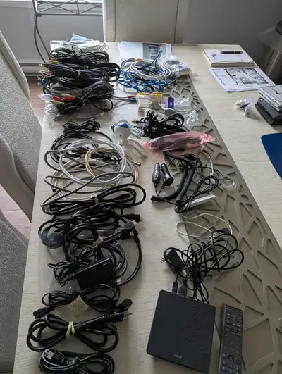 Fils audio/Vidéo , câble internet , ethernet etc..., View more